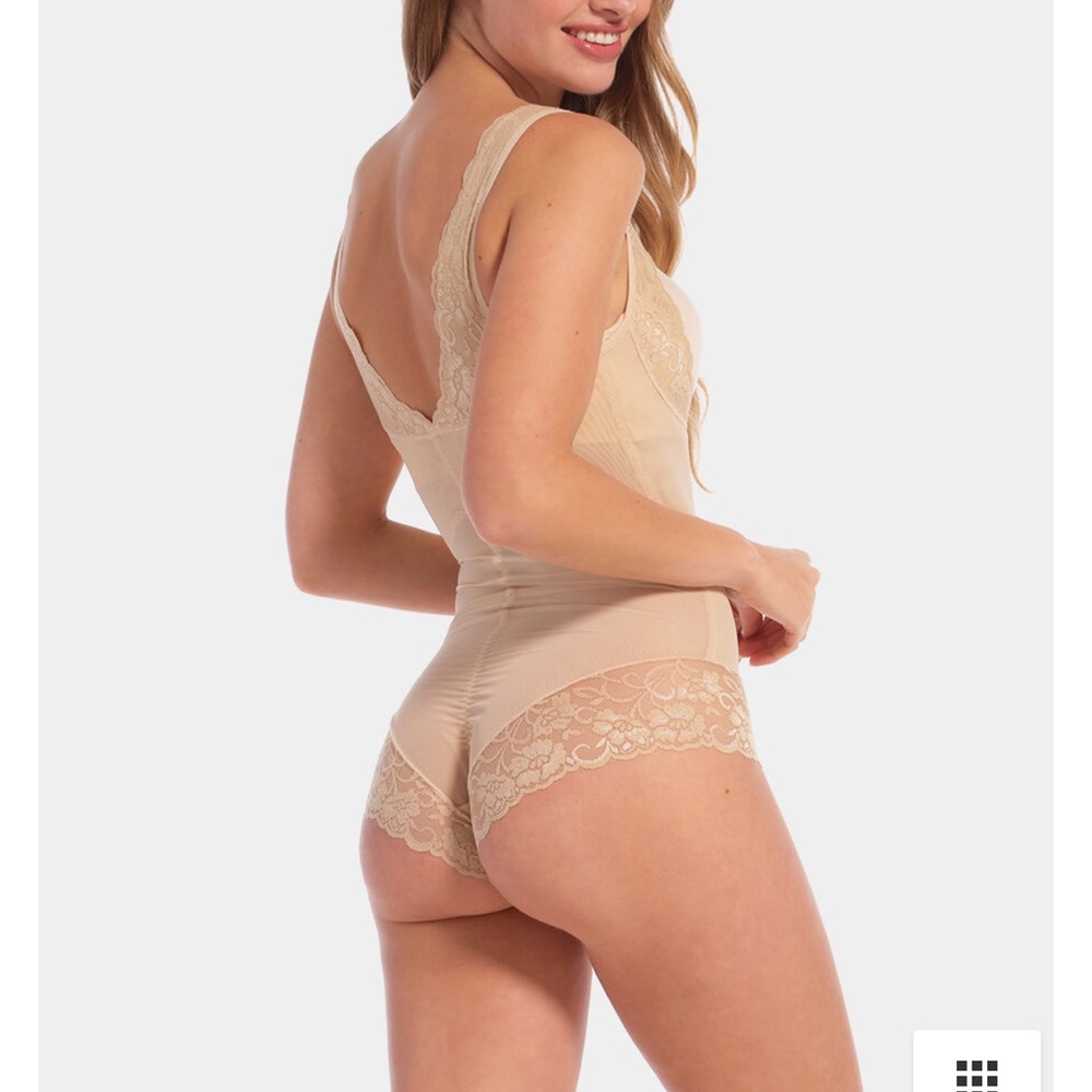 NWT MAGIC BODY FASHION COMPRESSION GARMENT